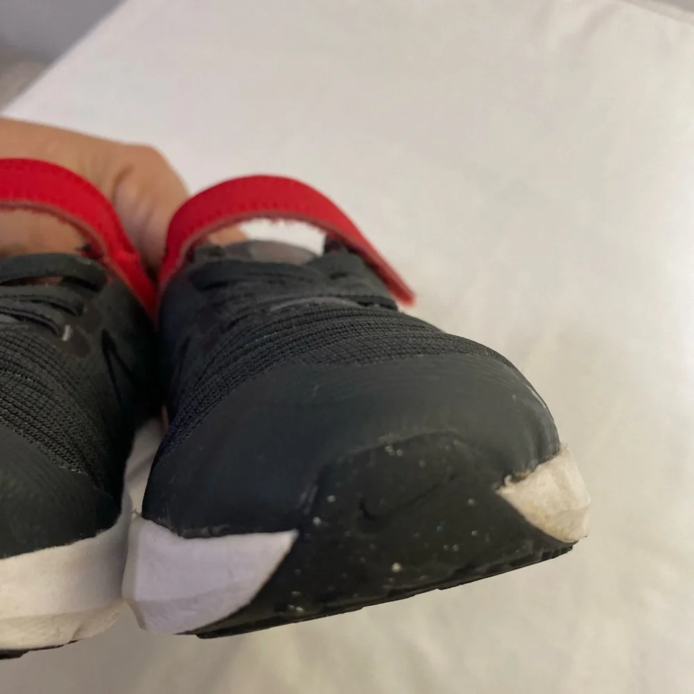 NIKE  Downshifter 12 Black and Red Little Kid’s Shoes Brand Logo Size 11C